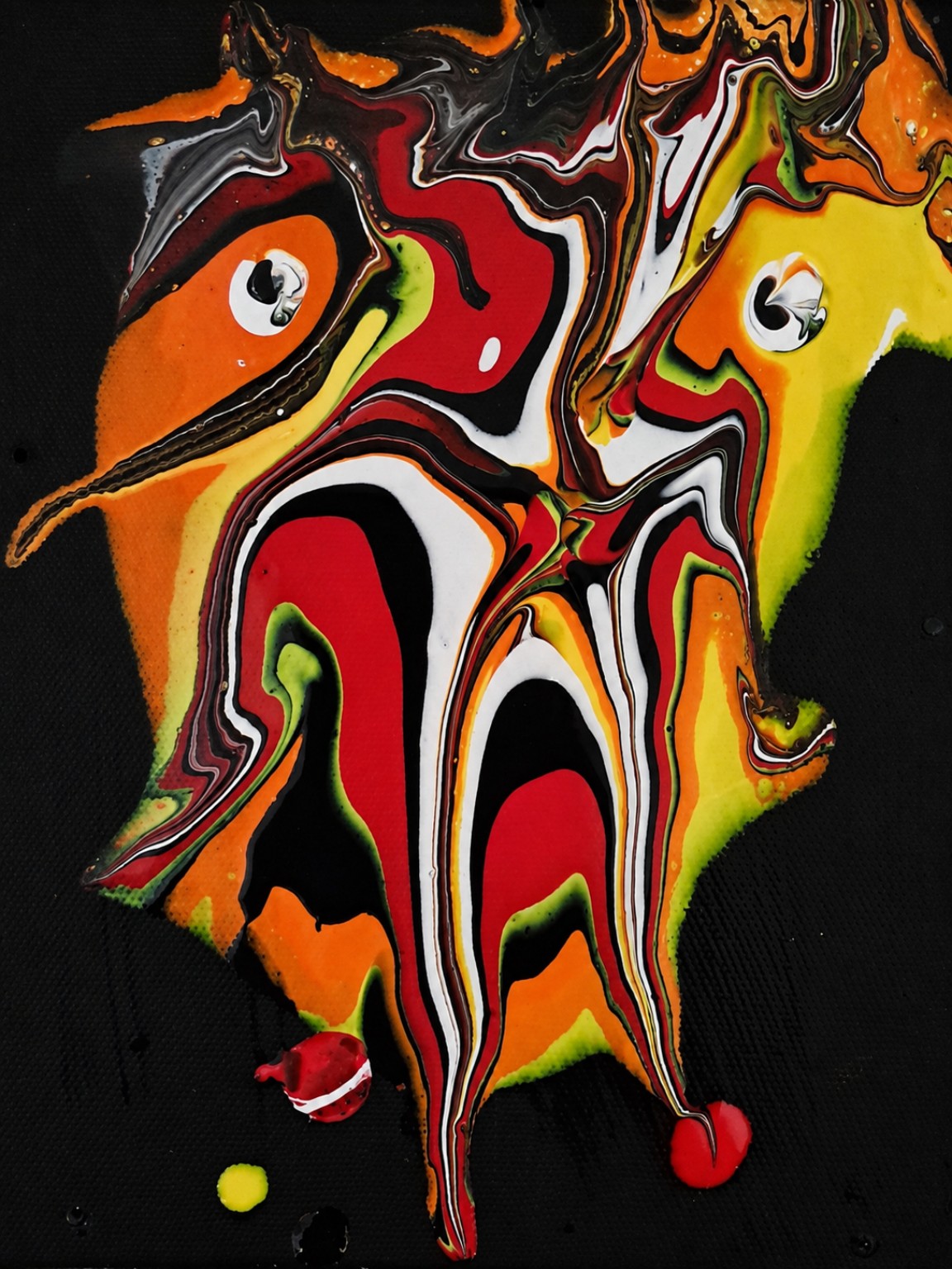 Toile de la série Petit Monstre aux formes organiques rouges, orange, jaunes, vertes, blanches et noires